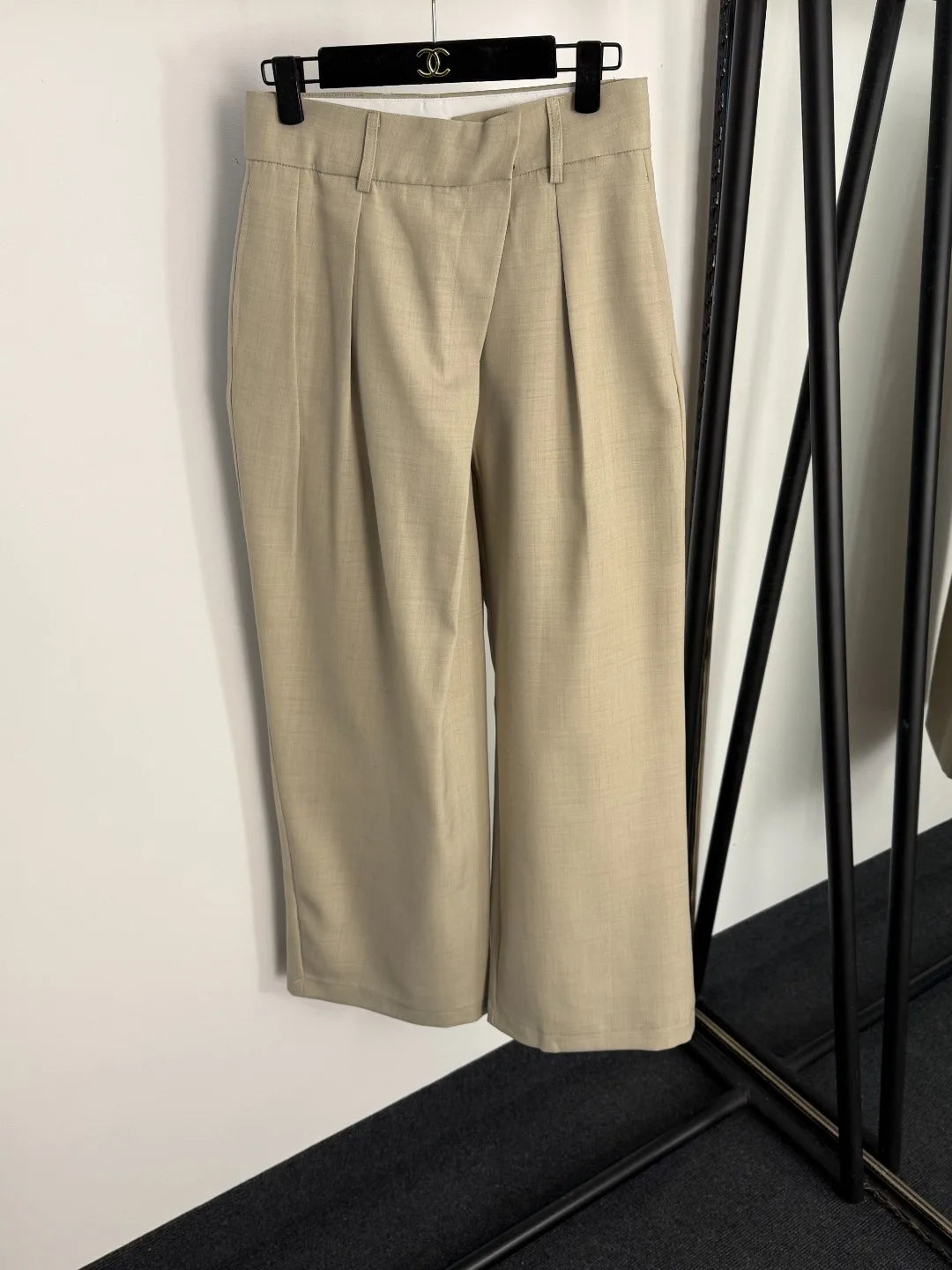 Long-Sleeved Suit Jacket + High-Waist Pants