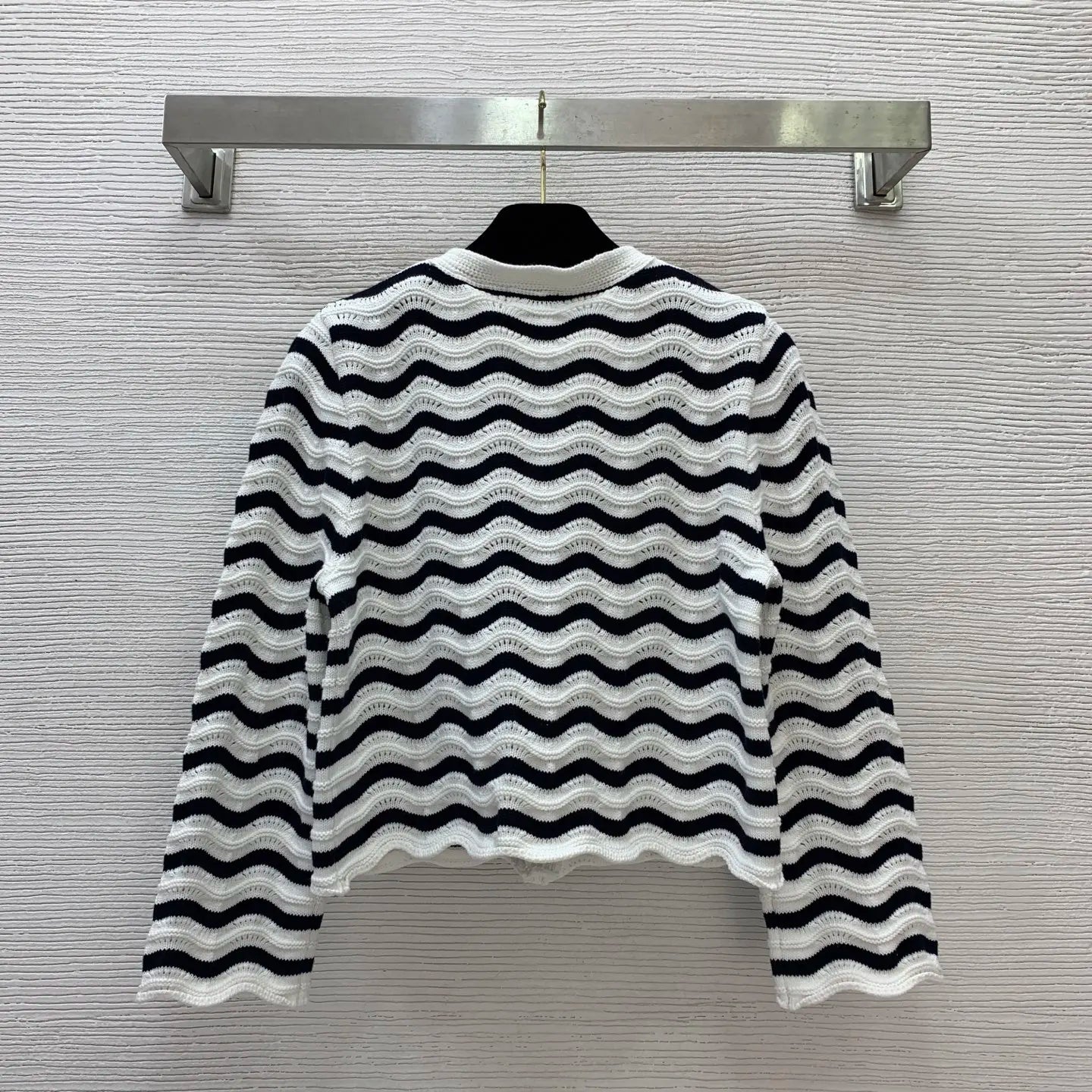 wave pattern contrast round neck short sweater