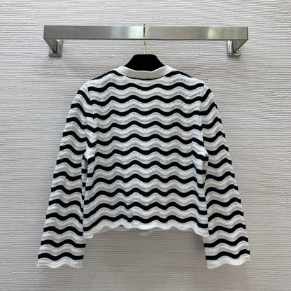 wave pattern contrast round neck short sweater