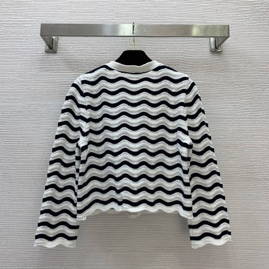 wave pattern contrast round neck short sweater